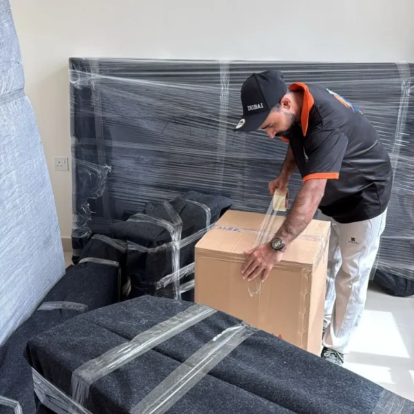 MK Mover and Packer team packing cardboard box 